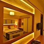Ξενοδοχείο με διαμερίσματα Dolphin Family Hotel 3*