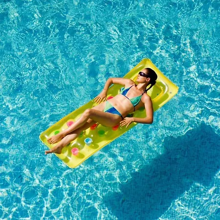 מלון דירות Dolphin Family Hotel אלאניה