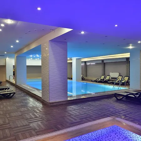 Dolphin Family Hotel 3* אלאניה