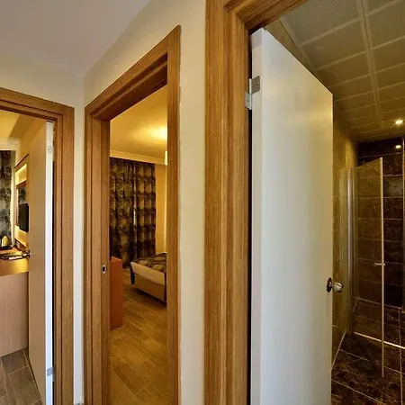 Hotel de apartamente Dolphin Family Hotel