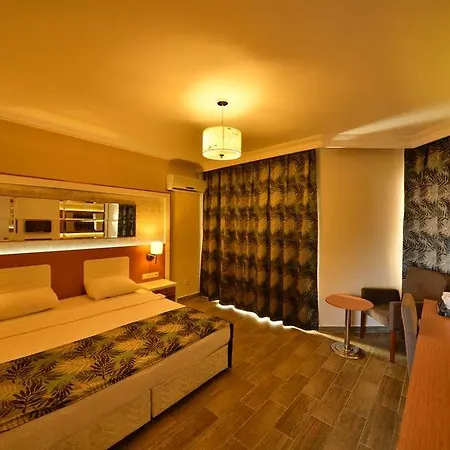 Dolphin Family Hotel אלאניה