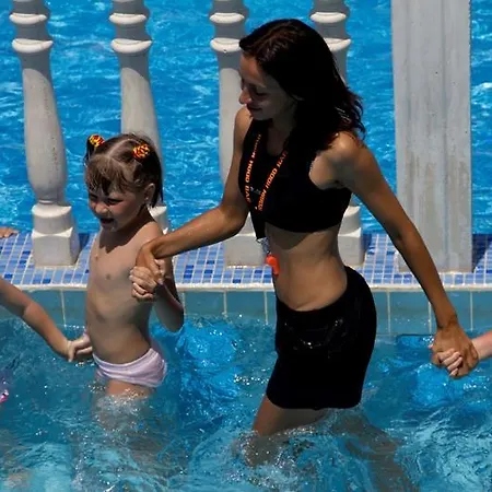 מלון דירות Dolphin Family Hotel