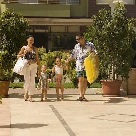 מלון דירות Dolphin Family Hotel