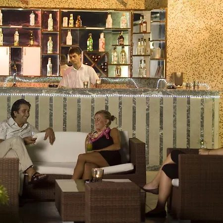 Dolphin Family Hotel Appart hôtel 3*